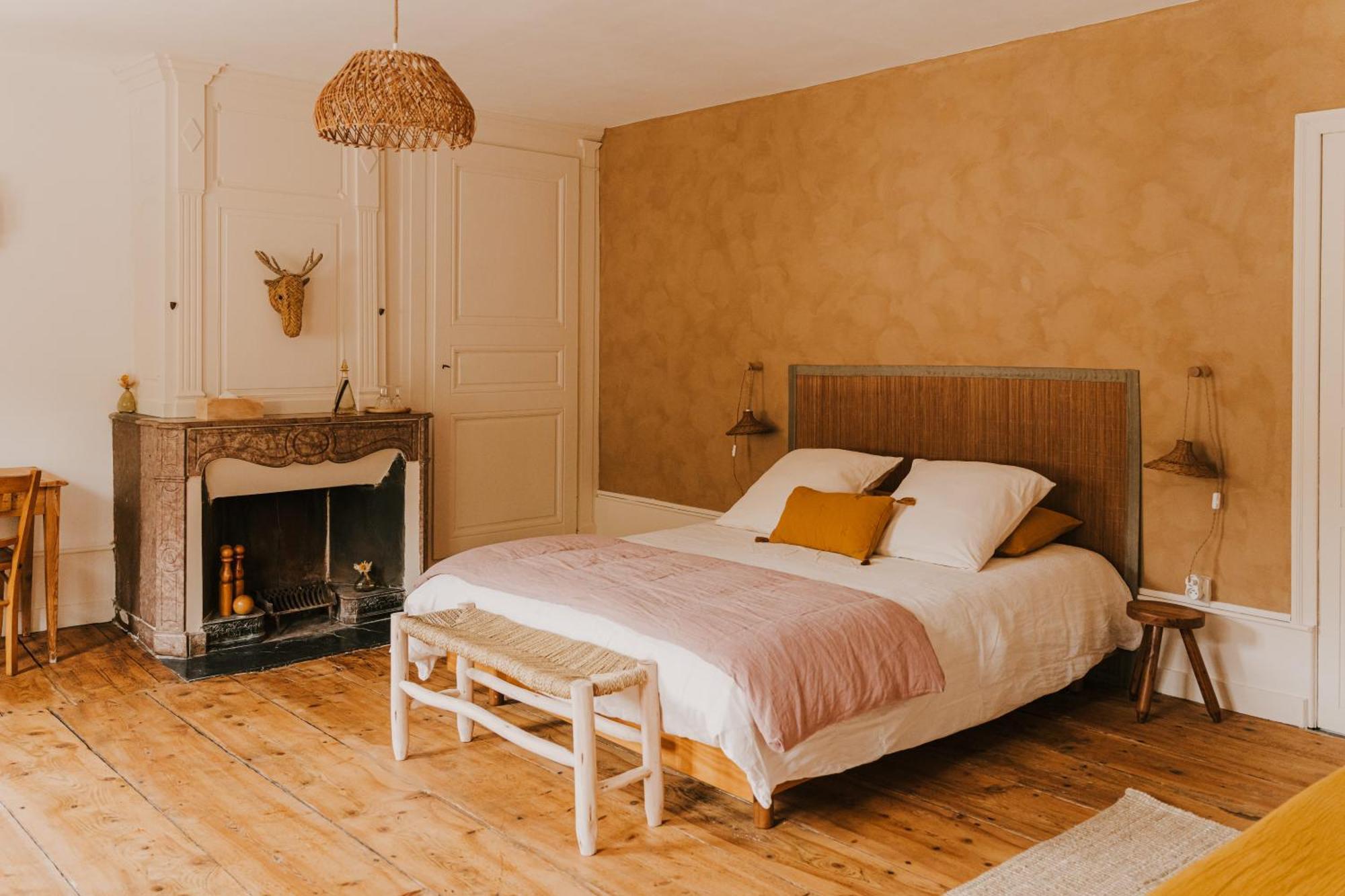 Maison D'Hotes Et Gite De Charme Avec Piscine, La Lhuiseraie Buitenkant foto